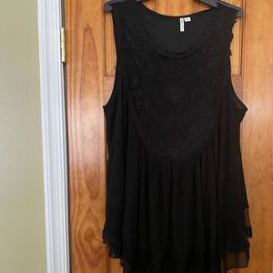 Black sleeves women’s top